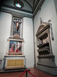 náhrobok v kostole Donatella a obraz Zvestovanie od Filippa Lippiho