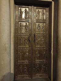 dvere v Starej sakristii od Donatella