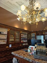 luster, nábytok, strop, kasa