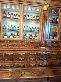 krásny barokový mobiliár