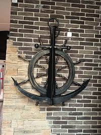 pekná plastika kotva a kormidlo