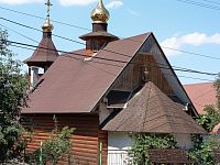 kostolík so zlatými vežičkami