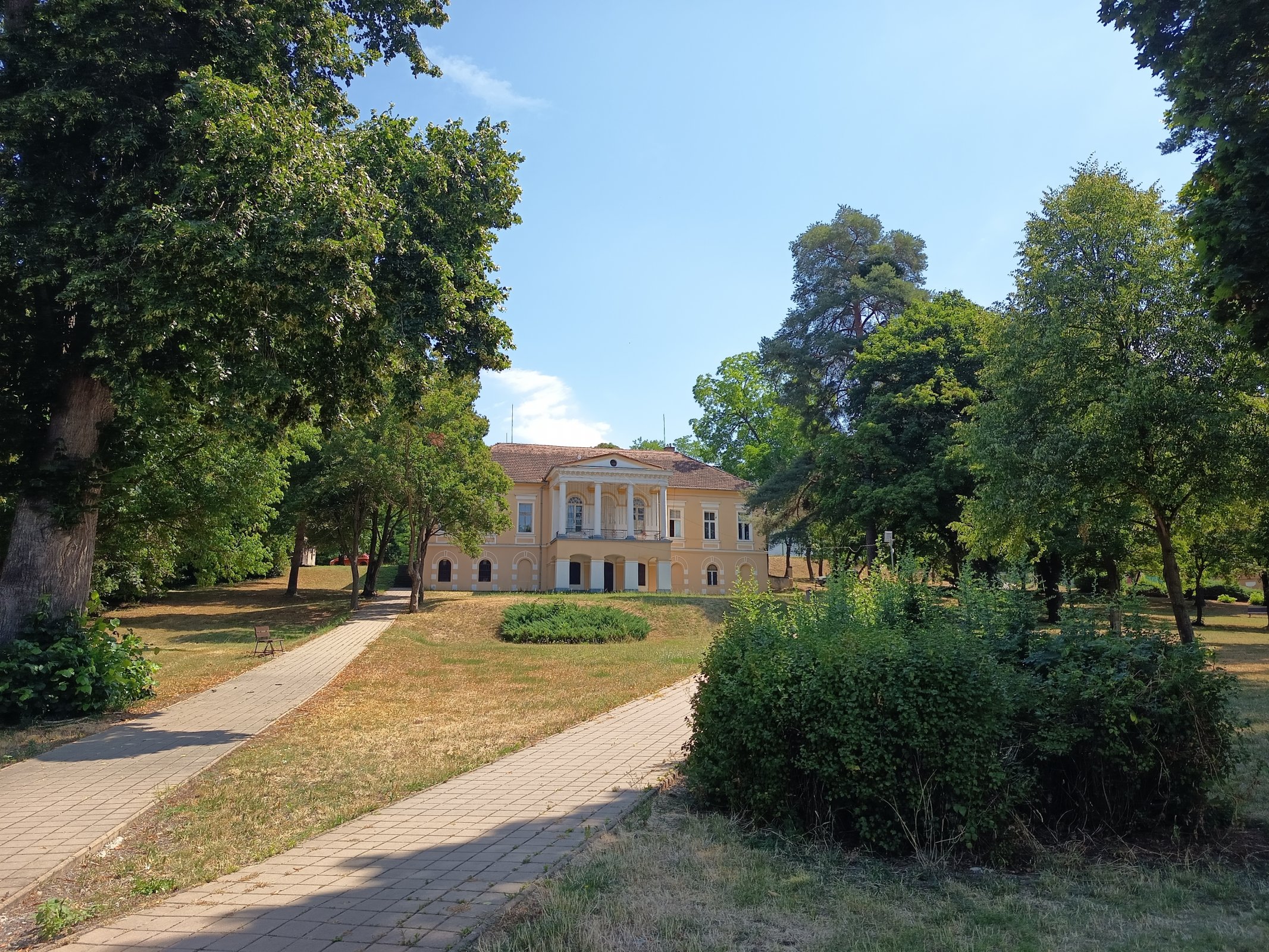 Hontianske Moravce  - Kaštieľ a park