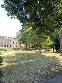 kaštiel s anglickým parkom