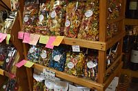 cestoviny rôznych tvarov a farieb