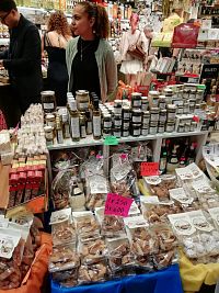 rôzne džemy, oleje...