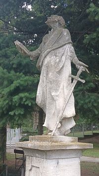 socha sv. Pavla apoštola pri kostole