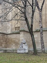 socha maliara, ktorý si bľúbil techniku kresby a akvarelu