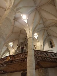 zaklenutý strop katedrály