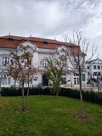 od roku 1952 budova knižnice, pôvodne budova Národnej banky od roku 1914