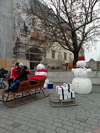 sane vhodné pre vytvorenie fotografie ako spomienka na vianočné trhy v Trnave