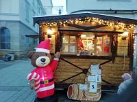 pekne vyzdobený stánok