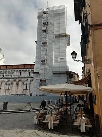 nakoniec som vo fotkách z Luccy našla aj vežu kostola sv. Michala