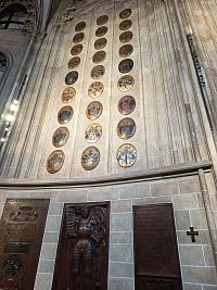 náhrobné kamene a erby II