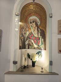 miesto pripomínajúcu svätú, ktorej je kostol zasvätený