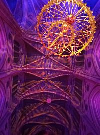 luster a strop v hlavnej lodi  kostola