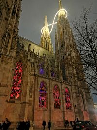 Rakúsko - Viedeň - Votívny kostol (Votivkirke) - svetelné predstavenie Light of Creation (Svetlo stvorenia)