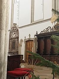 v pozadí busta kardinála Melchiora Klesla - tá sestru zaujímala najviac