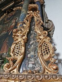 detail výzdoby bočného oltára