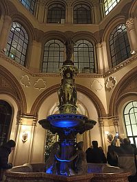 fontána Donaunixen (Dunajské sirény) v pasáži