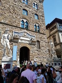 socha Davida a súsošie Herkules a Cacus