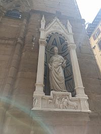 socha v nike - sv. Eligius (1420) od Nanni di Banco