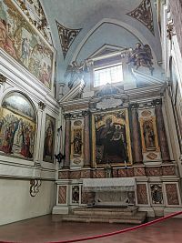 krásny bočný oltár