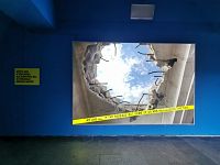 jeden z piatich panelov v podchode