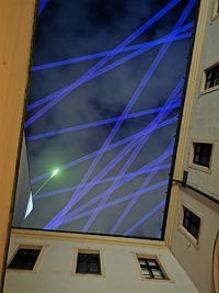 modré svetlá nad Trenčínom