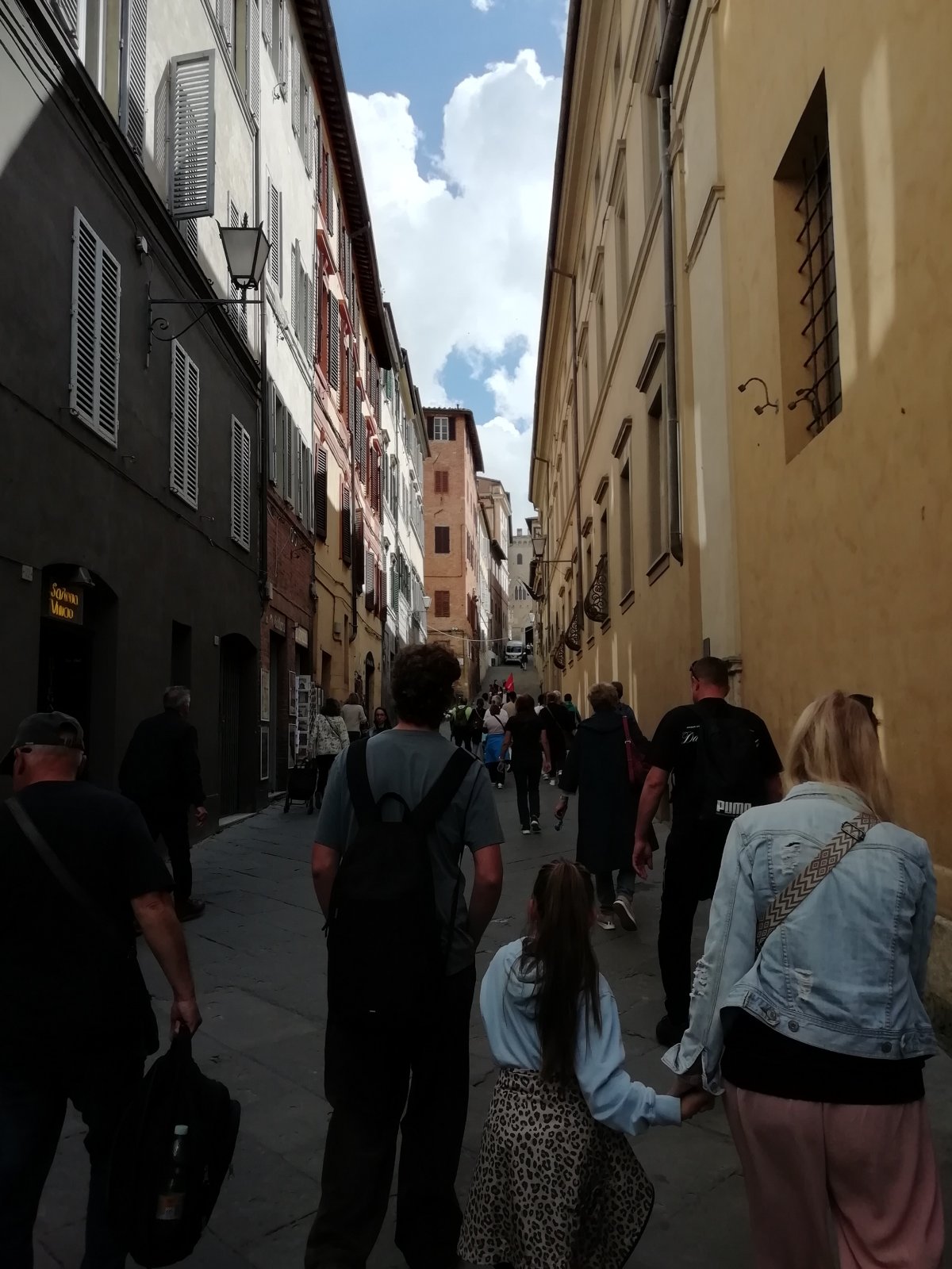 Taliansko - Toskánsko - Siena - úzkymi sienskymi uličkami