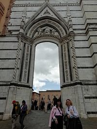 opúšťame námestie Piazza del Doumo