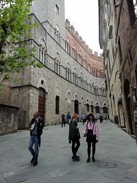 ulica Via di Ciffá smerom k námestiu Piazza del Duomo