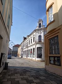 pohľad na ulicu Lidická s hotelom Praha