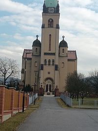 kostol s ť0 metrovou vežou