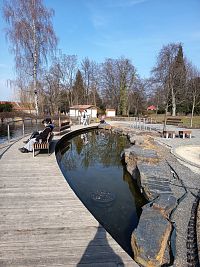 oddychujeme na lavičke