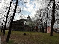 pekne obnovená grotta v parku za kaštieľom