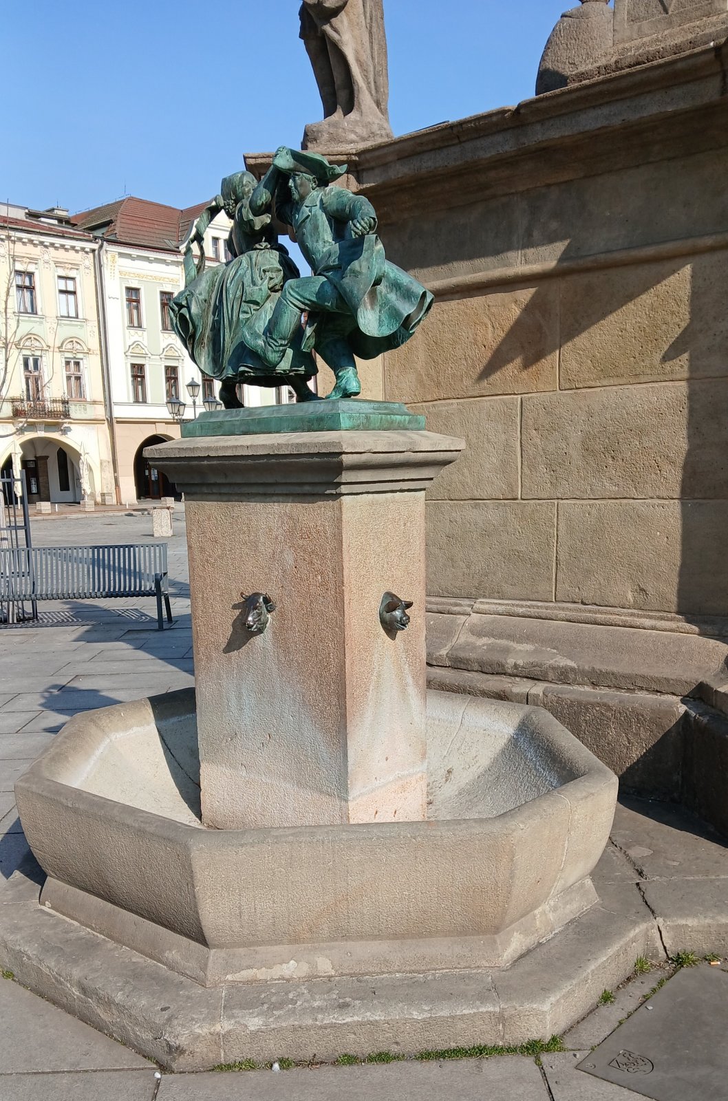 Nový Jičín - Kašna s Tancujúcimi sedliakmi