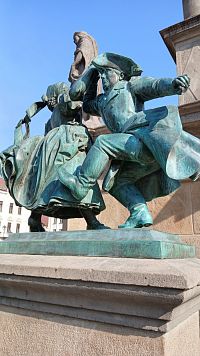 tancujúce postavičky v nemeckom kravařskom kroji