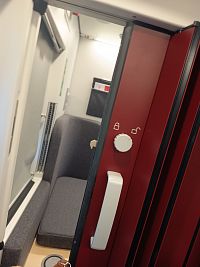 pokiaľ bol vaším susedom niekto známy, mohli ste sa porozprávať