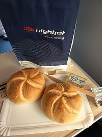 na ceste naspäť pred Viedňou sme dostali opäť raňajky