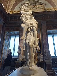 otec, syn a vnuk od Berniniho - Aeneas, Anchises a Ascanius utekajúci z Tróje