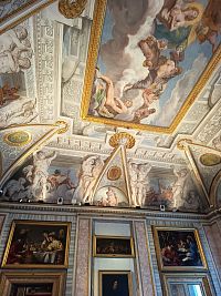 stropná freska od Giovanniho Lanfranca