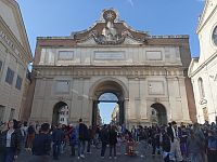 vnútorná časť brány od Berniniho 1655