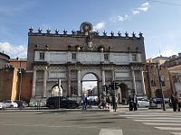 vonkajšia časť brány