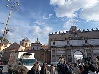 vonkajšia časť brány, Aureliánske hradby a kostol Santa Maria del Popolo