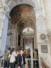 kaplnka Cerasi s oltárnym obrazom od Annibala Carracciho