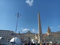 obelisk, brána Porta del Popolo a bazilika Maria del Popolo