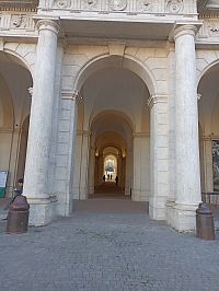 portikus