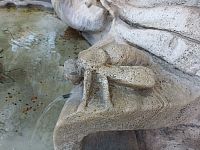 detail - jedna z včiel, ktoré sú v znaku rodu Barberini
