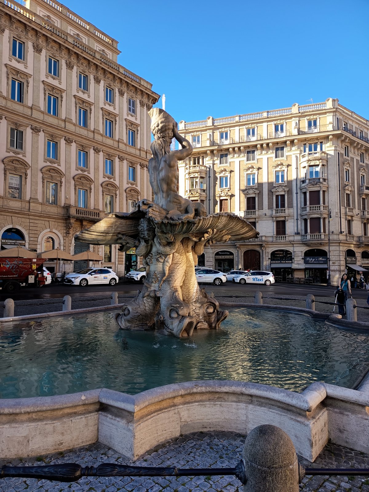 Taliansko - Lazio -Rím - Piazza Barberini (Námestie Barberini)